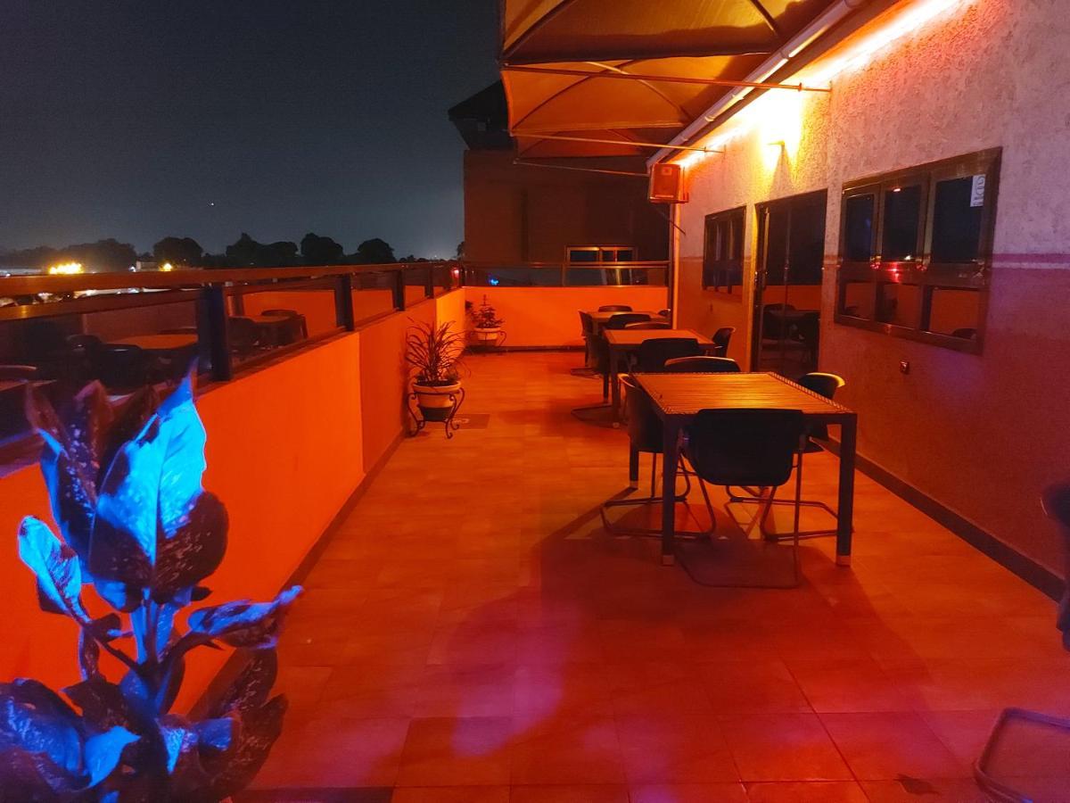 Royal Blue Guest House & Bar Lomé Exteriör bild