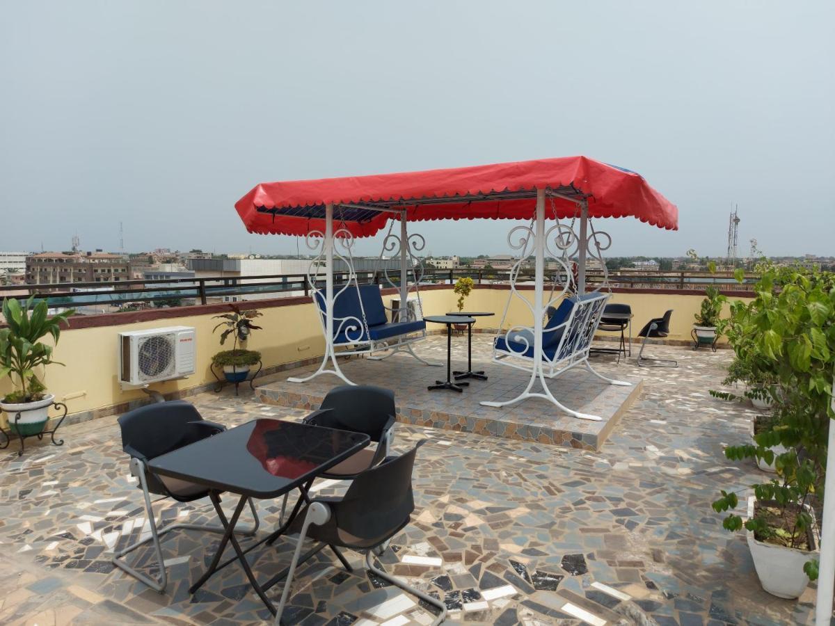 Royal Blue Guest House & Bar Lomé Exteriör bild